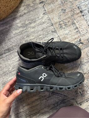 On running on cloud black shoes size 9.5 Cloud X 4 Running Shoe